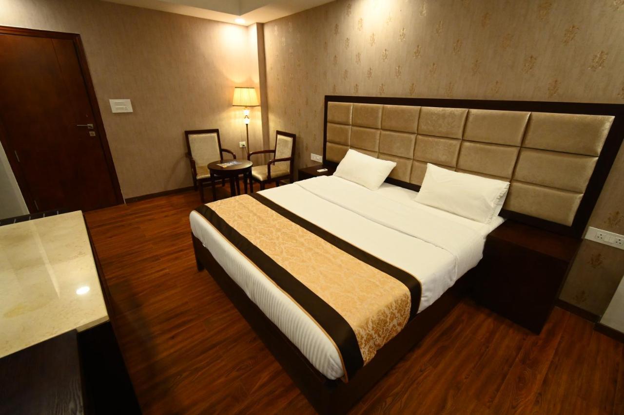 Faith Cricket Club & Resort Bhopal Bagian luar foto