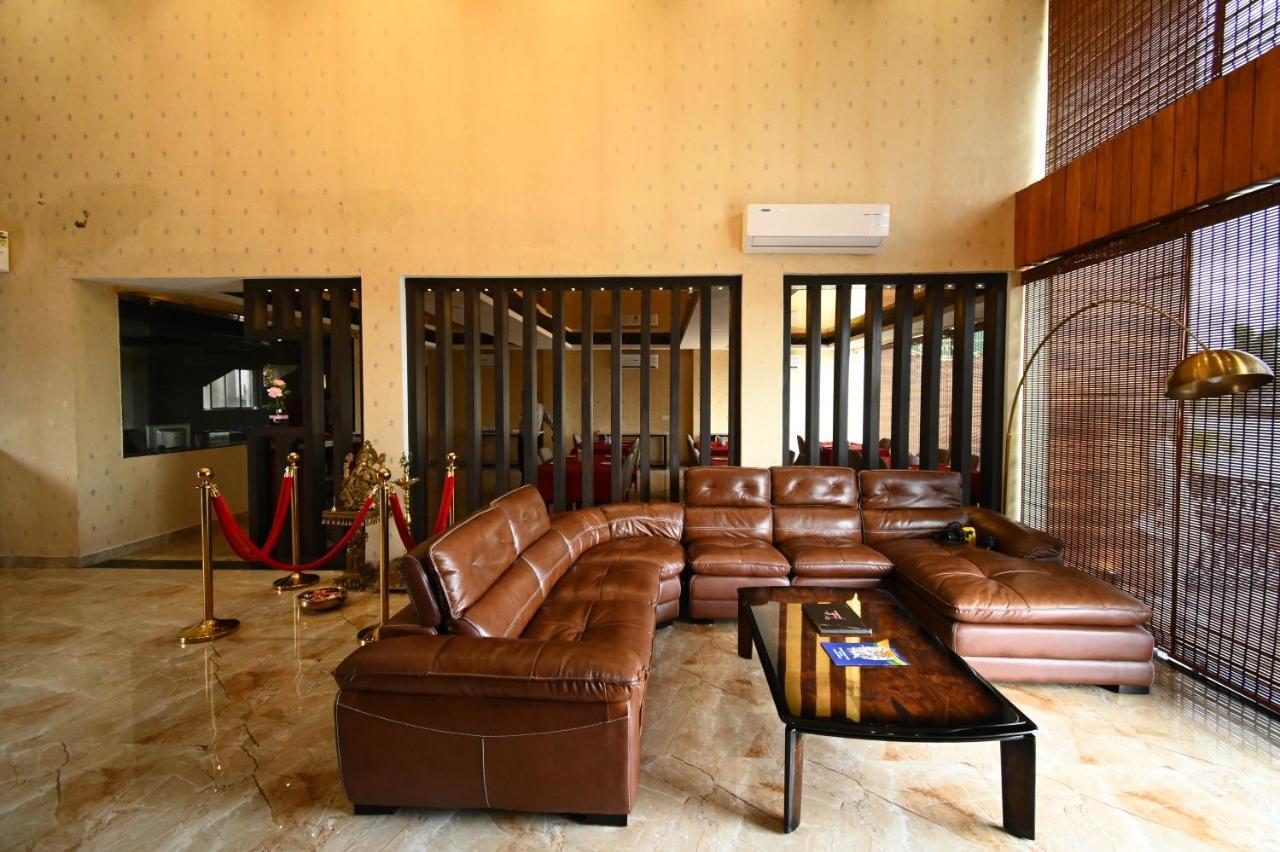 Faith Cricket Club & Resort Bhopal Bagian luar foto