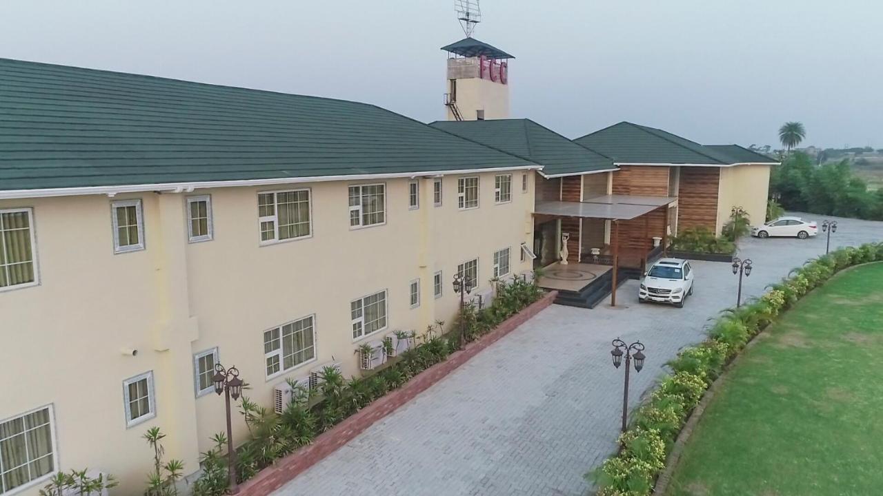 Faith Cricket Club & Resort Bhopal Bagian luar foto